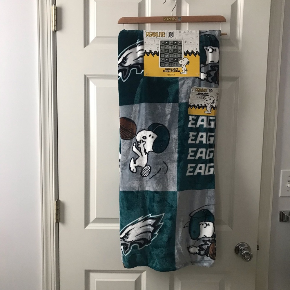 Snoopy/Eagles Super Soft Plush Throw